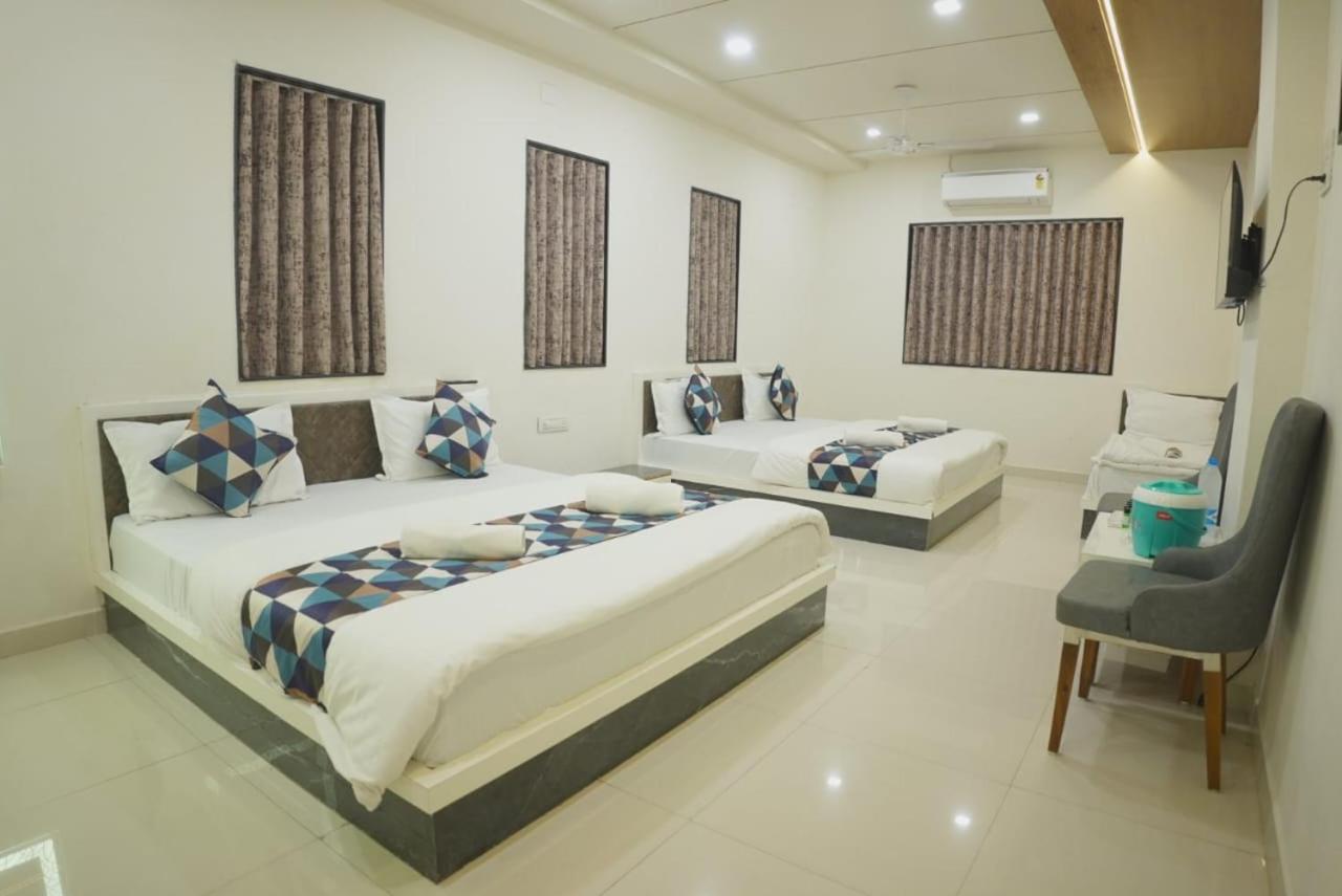 Hotel Ayodhya Virpur Exterior photo